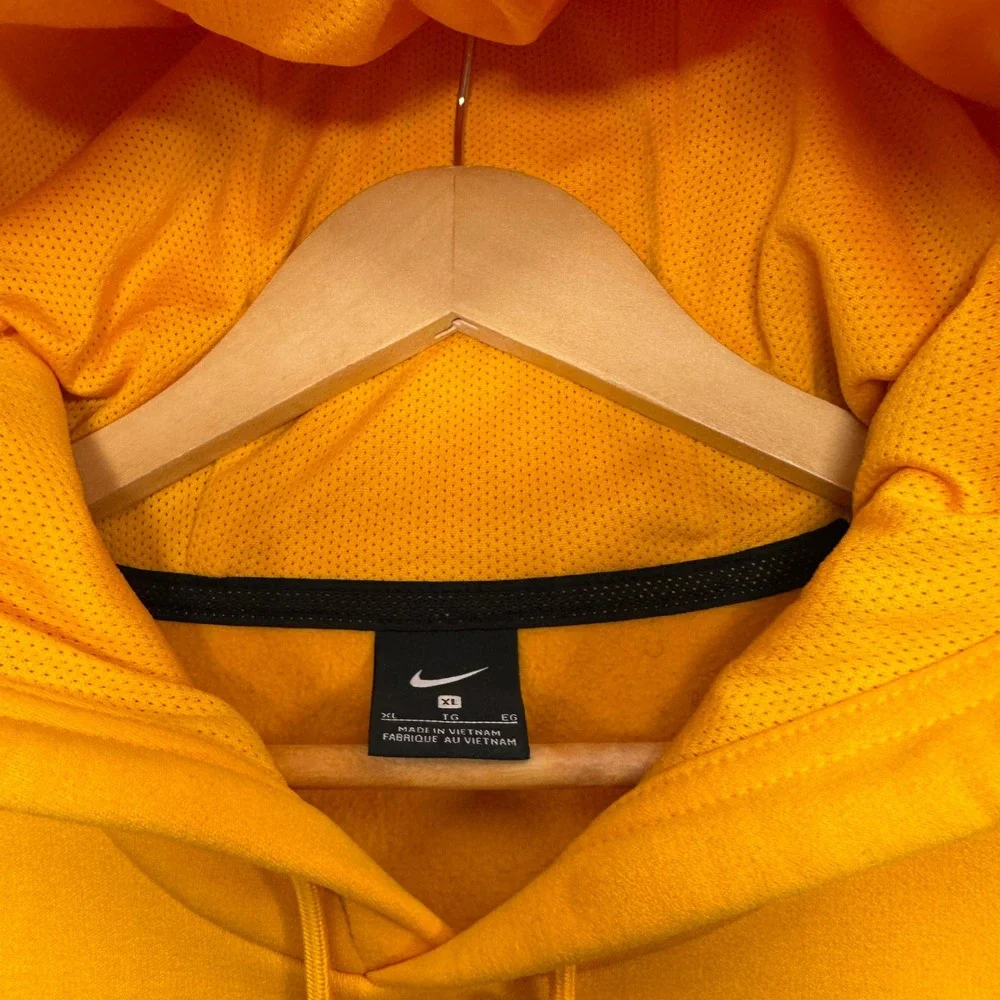 Nike Hoodie Mens XL Yellow Long Sleeve Fleece Pullover Athletic Running